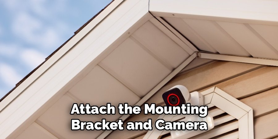 Attach the Mounting
Bracket and Camera