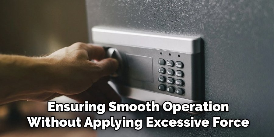 Ensuring Smooth Operation
Without Applying Excessive Force