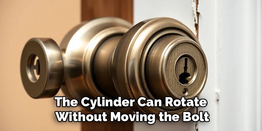The Cylinder Can Rotate
Without Moving the Bolt