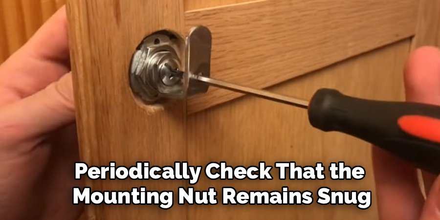 Periodically Check That the
Mounting Nut Remains Snug