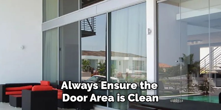 Always Ensure the 
Door Area is Clean