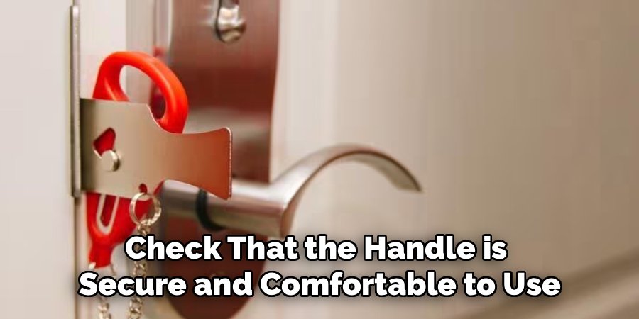 Check That the Handle is
Secure and Comfortable to Use
