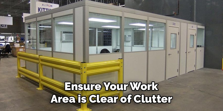 Ensure Your Work
Area is Clear of Clutter
