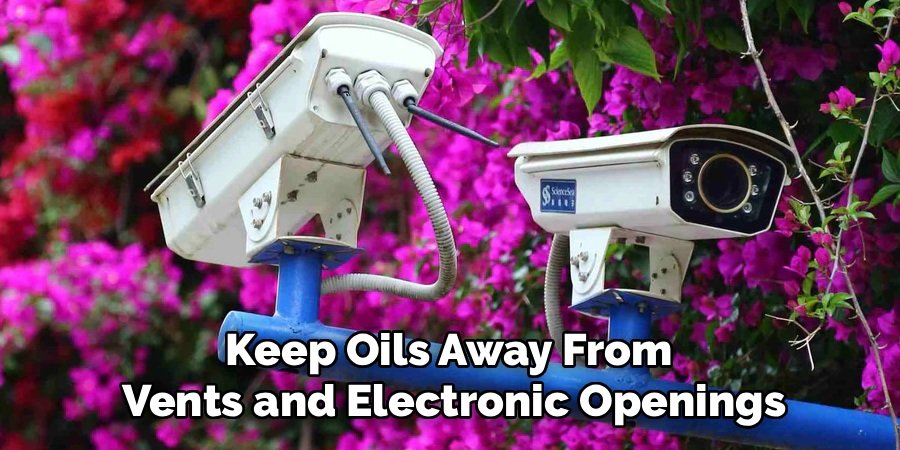 Keep Oils Away From
Vents and Electronic Openings