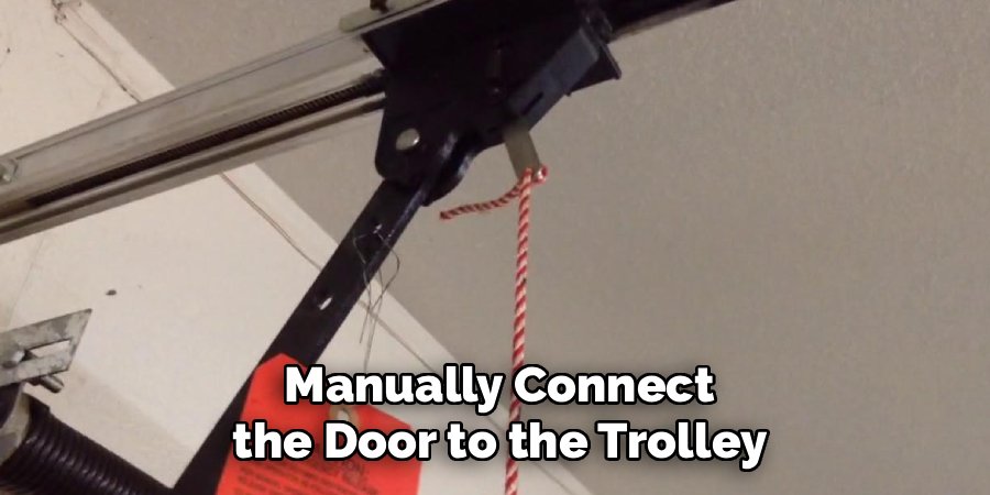 Manually Connect the Door to the Trolley