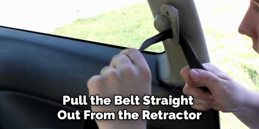 Pull the Belt Straight 
Out From the Retractor