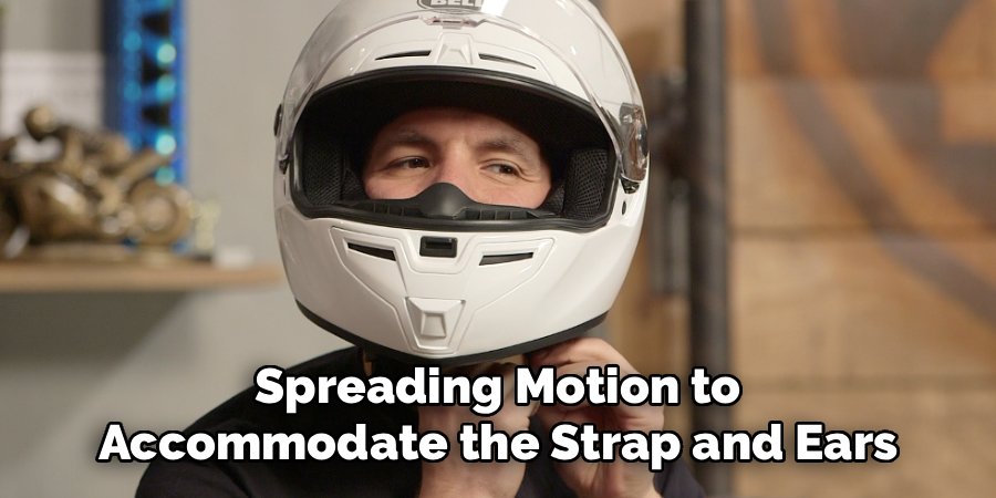 Spreading Motion to
Accommodate the Strap and Ears