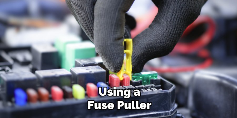 Using a
Fuse Puller
