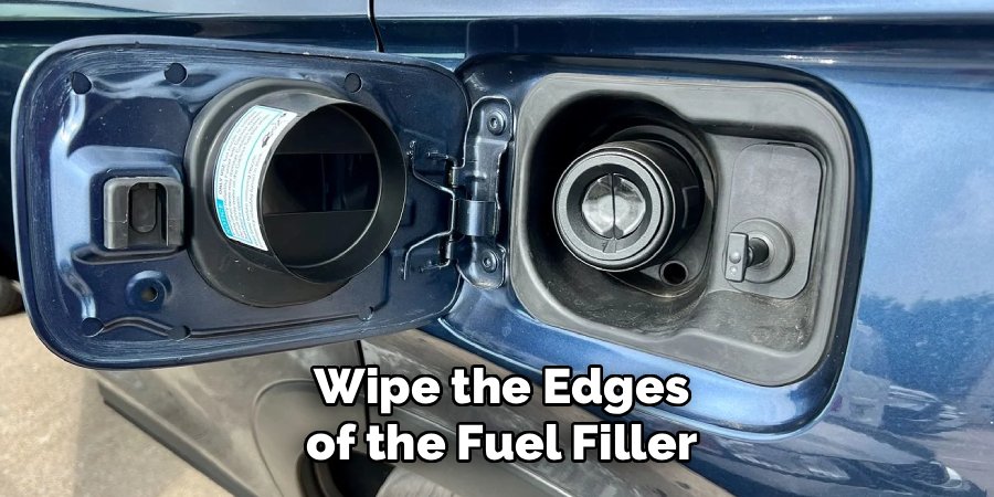 Wipe the Edges of the Fuel Filler